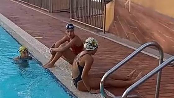 This is the video of a swimmer in Spain whose unique way of getting out of a pool has gone viral