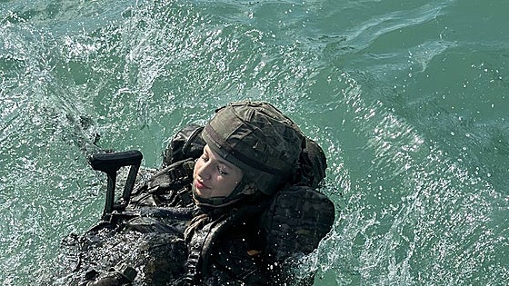 These are the photos of Spanish princess in military training that have gone viral