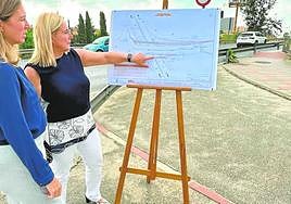 Mayor of Fuengirola Ana Mula (right) presents the project.