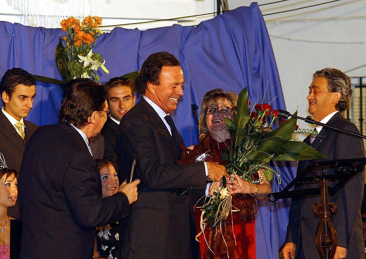 Imagen secundaria 1 - Top, performing at Starlite in 2012. Below, opening the Ojén fair in 2002 and the Malaga fair in 2004.