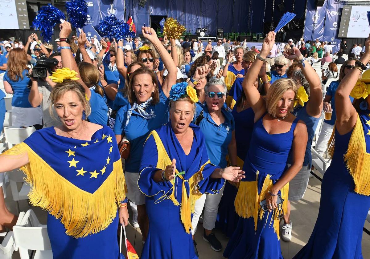 Imagen principal - The opening ceremony of the Solheim Cup at the Marbella Arena on Thursday evening. 