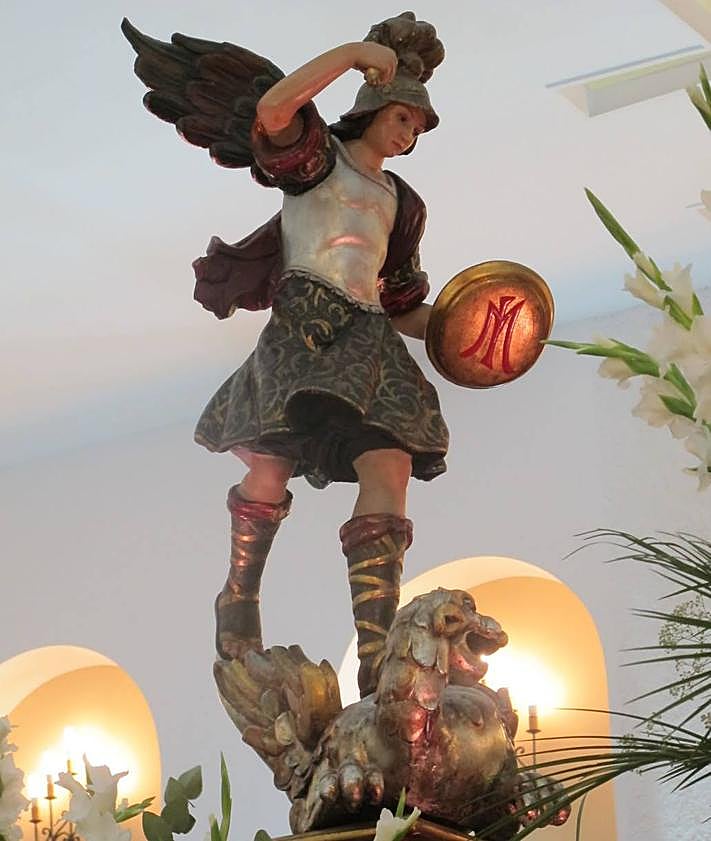 Imagen secundaria 2 - Images from a previous San Miguel romería in Torremolinos.