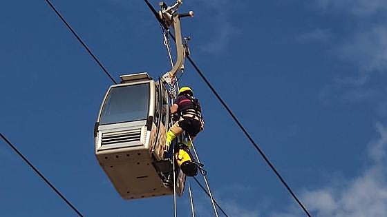 Emergency rescue teams swing into action on Benalmádena's famous cable car tourist attraction