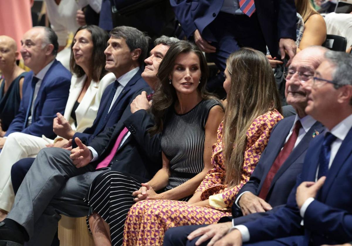 Imagen principal - In pictures: Spain&#039;s Queen Letizia helps raise awareness of human trafficking problem during appearance at Costa del Sol conference