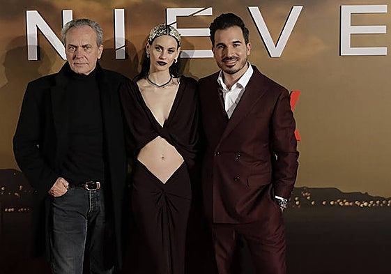 José Coronado and Milena Smit with writer Javier Castillo at the premiere