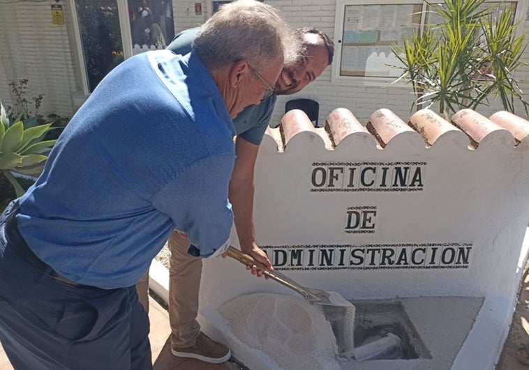 Benalmádena residents bury 50 years of history in a time capsule