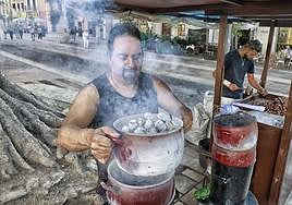 Carlos Santiago, on Monday, at his chestnut stall in the Alameda Principal.