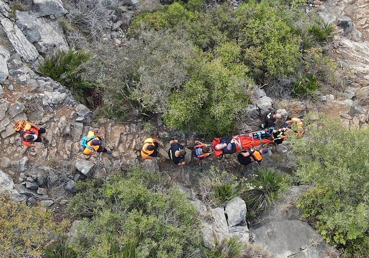 Watch as drone plays key role in tricky mountain rescue of injured runner in Marbella - Vimarsana News