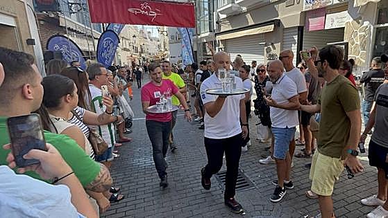 Watch as Costa del Sol waiters get competitive and put on a sprint