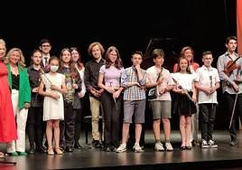 Helen Sijsling with winners of the 2022 young musicians competition.