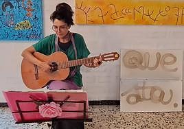 Rossana Ragusa performing at a previous ArtCompeta walk.