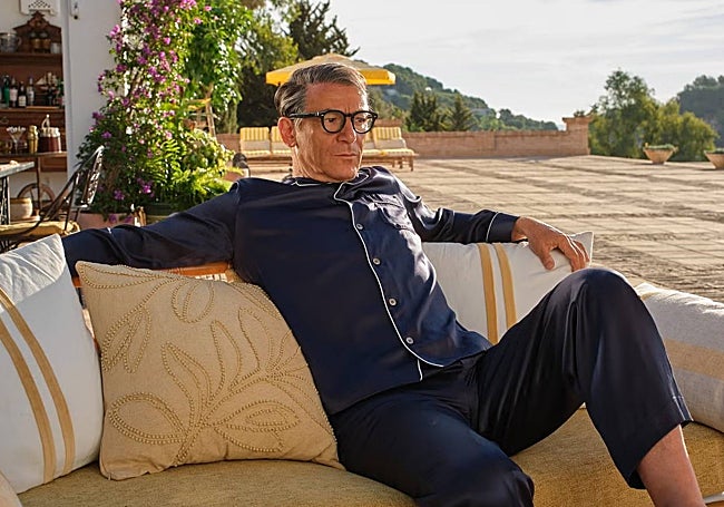 The series depicts Cary Grant's golden age in Hollywood in the 1960s.