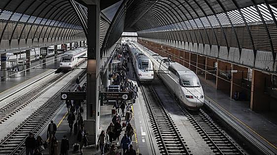 Renfe puts 8.5 million AVE and Avlo high-speed tickets for Andalucía trains on sale