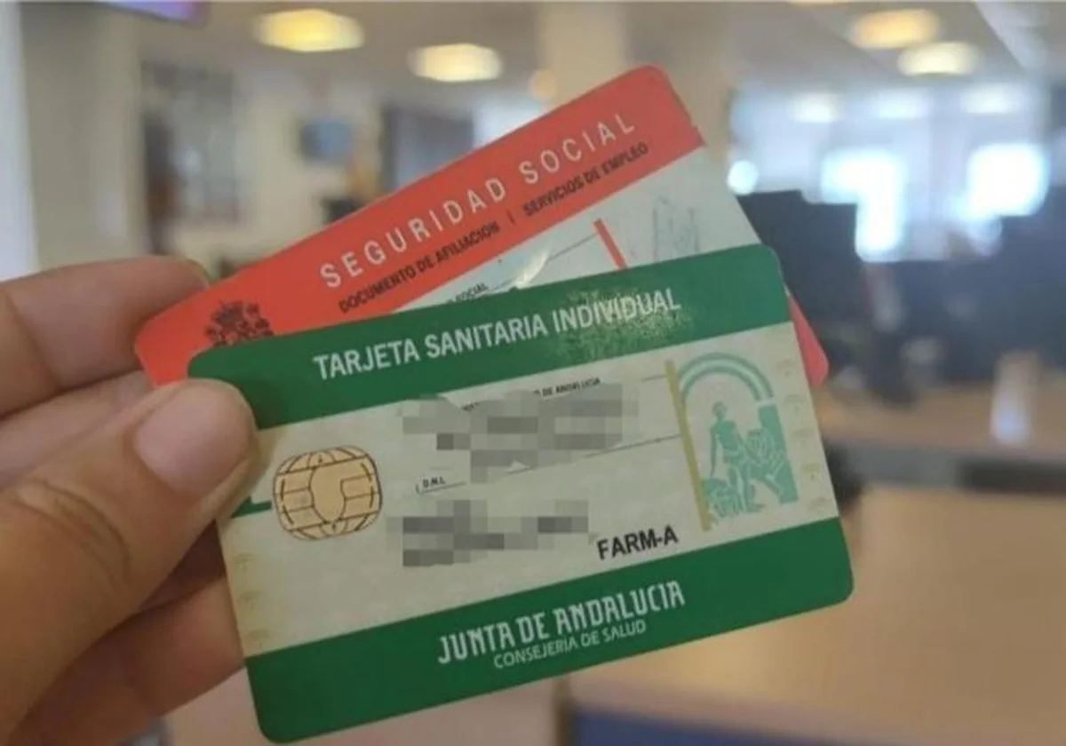Andalucía starts to roll out new health cards in the region