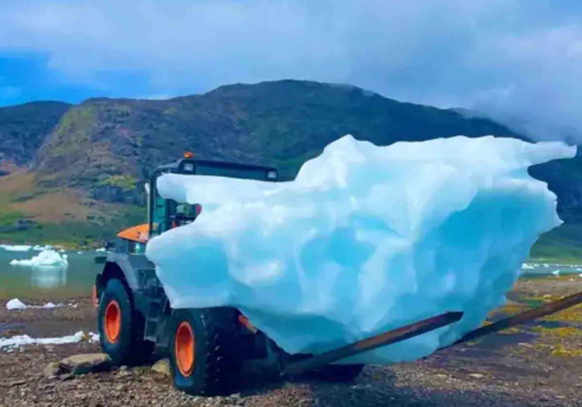 Iceberg heading for Malaga's main shopping street breaks on way to city