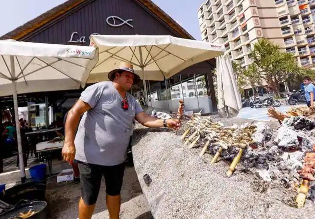 Popular beach bar forced to close due to complaint over smoke from famous grilled sardines