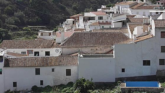 Anger as some residents of Axarquía village are hit with water bills of more than 70,000 euros