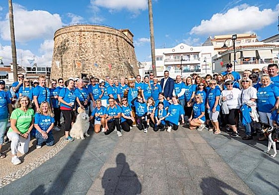 Some of the walkers and Lions members in Plaza del Torreón during last year's event.