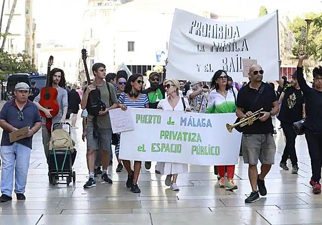 Street entertainers protested in Malaga recently about the new restrictions in the port.
