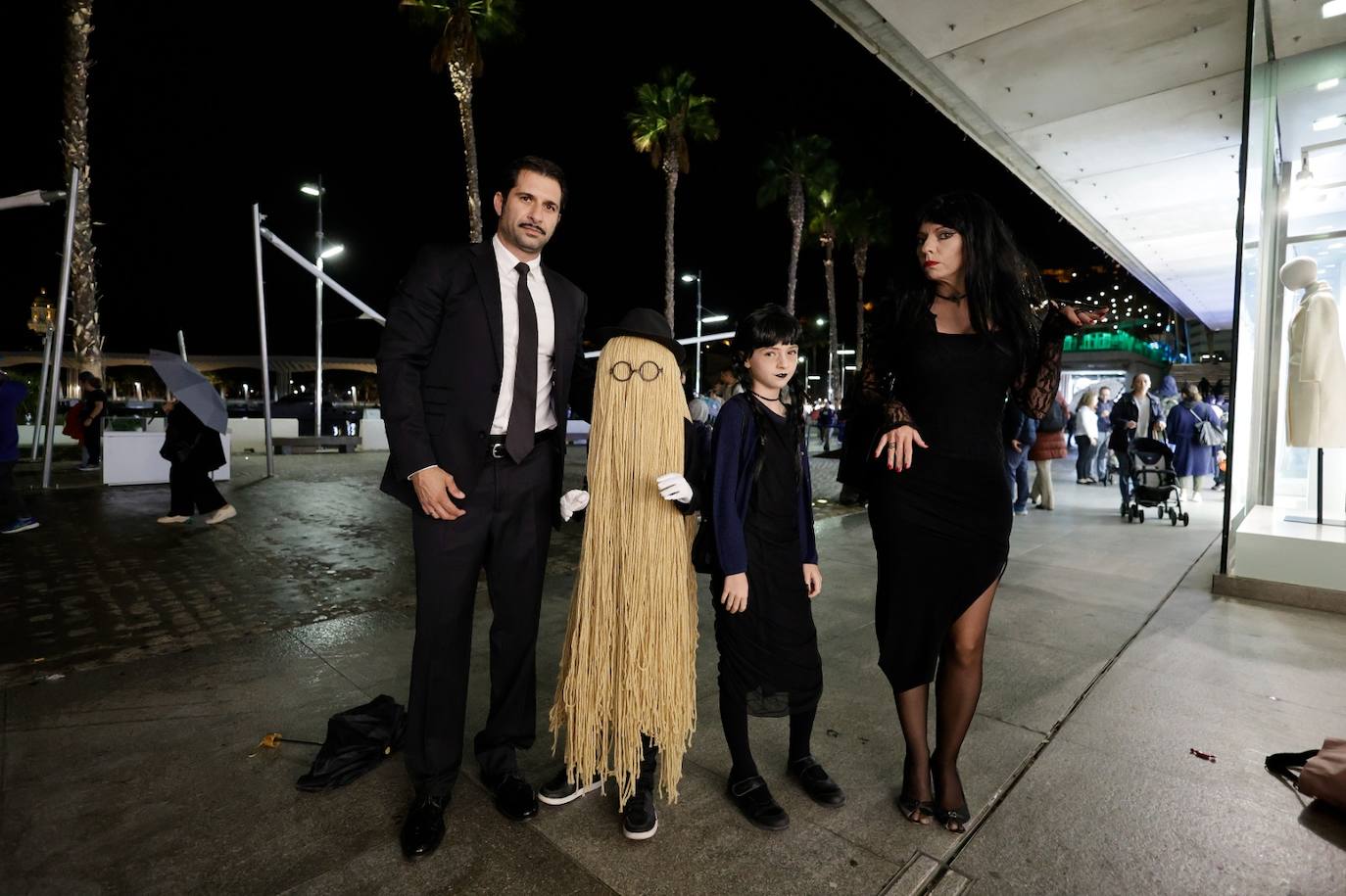 Zombies, witches and skeletons stroll the streets of Malaga for Halloween... in pictures