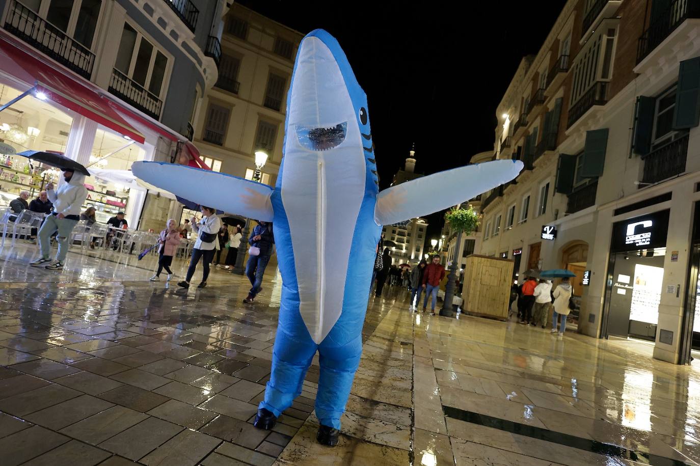 Zombies, witches and skeletons stroll the streets of Malaga for Halloween... in pictures