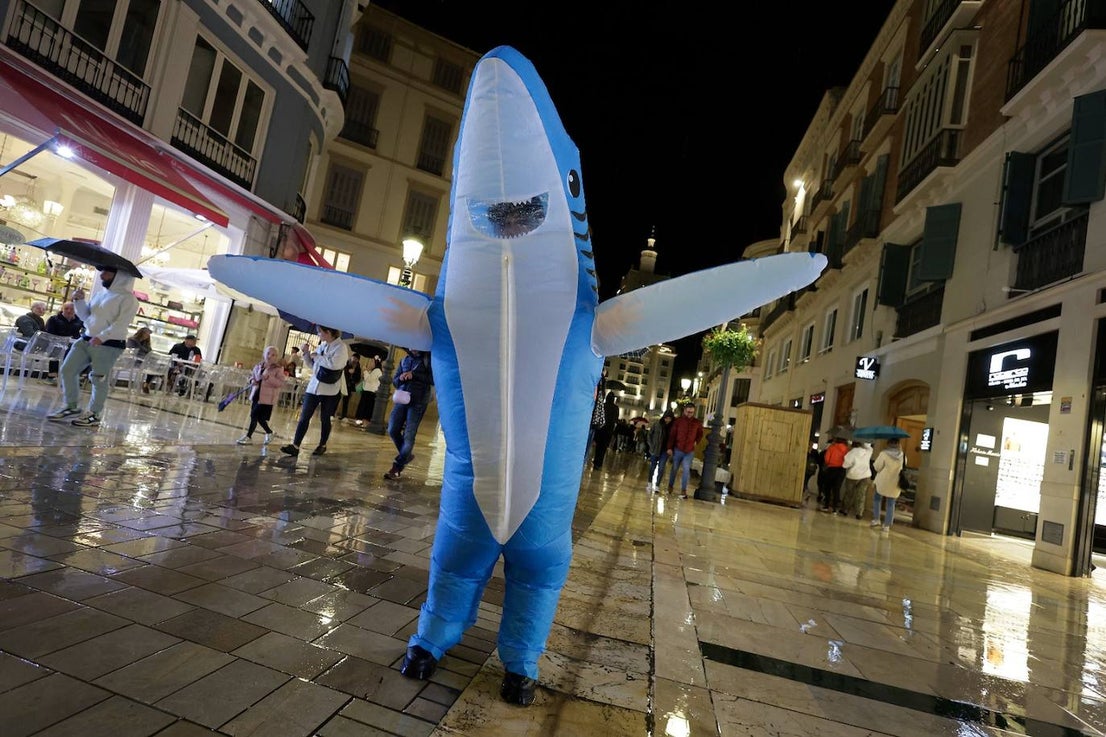 Zombies, witches and skeletons stroll the streets of Malaga for Halloween... in pictures