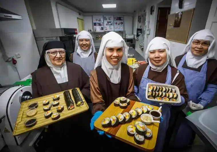 The Filipino sisters show some of the sushi prepared in the Carmelitas del Realejo convent.