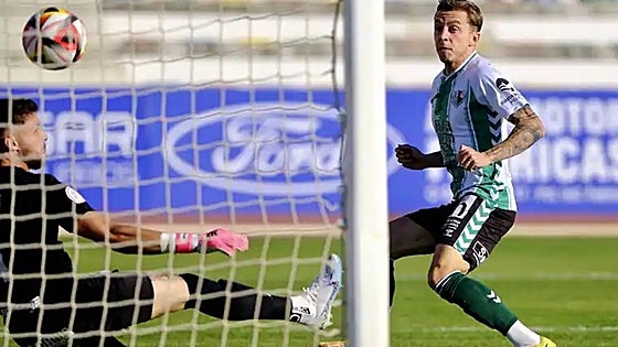 Antequera, just four points behind Malaga