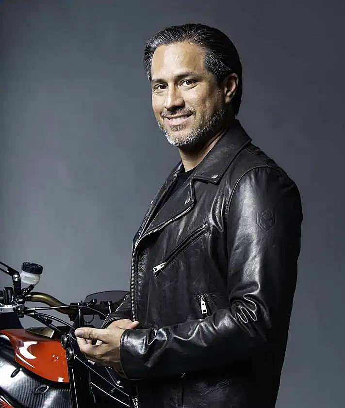 Imagen secundaria 2 - Items from the collection, current CEO Marco Antonio Soriano.