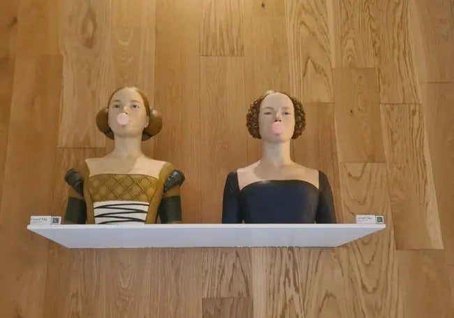 Ladies chewing gum by Gerard Mas.