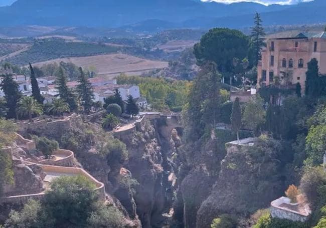 On the left of the image you can see the Cuenca gardens.