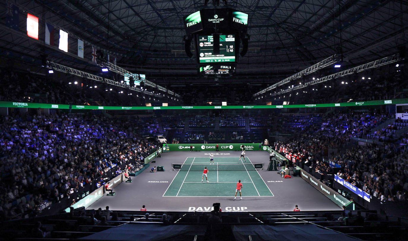 Imagen principal - Finland shock defending champions Canada in historic Davis Cup Final 8 victory