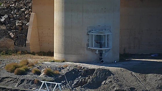 Squeezing the last drops of water out of the Axarquía's drought-hit reservoir