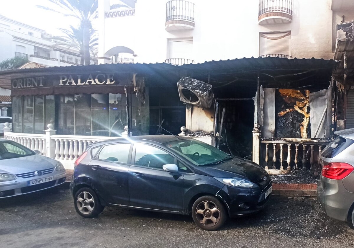Fire razes the terraces of two restaurants in Benalmádena Costa