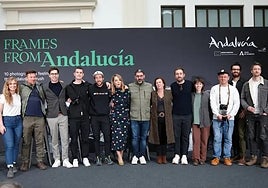 Yolanda de Aguilar with the participating photographers