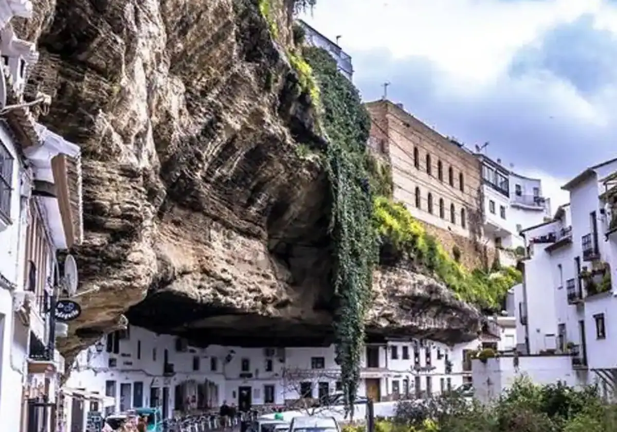 Famous town built into rock face in Spain declared a &#039;tourist municipality&#039; of Andalucía