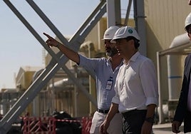 Juanma Moreno on a visit to one of the most powerful desalination plants in the world in the United Arab Emirates