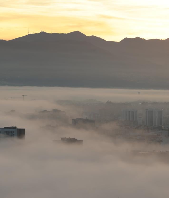Imagen secundaria 2 - Stunning photos and video capture strange sea mist that rolled onto the Costa del Sol