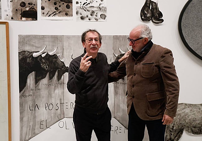 Eduardo Gruber and the curator Fernando Francés, before the presentation of the exhibition.
