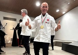 Juanma Guerrero poses with the winner's medal.