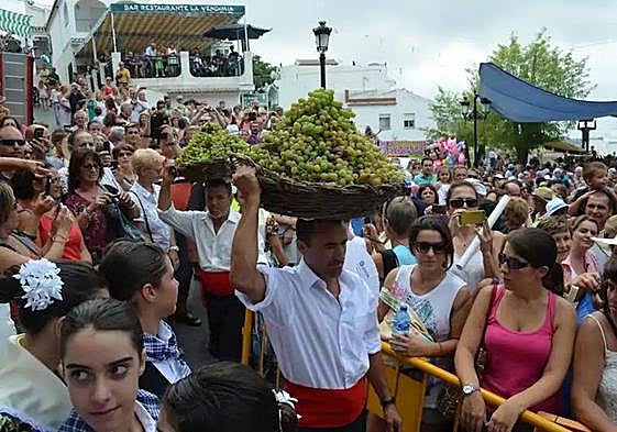 One of the most important nights of the year, Noche del Vino in Cómpeta, evolved from a celebration to mark the start of the grape harvest.
