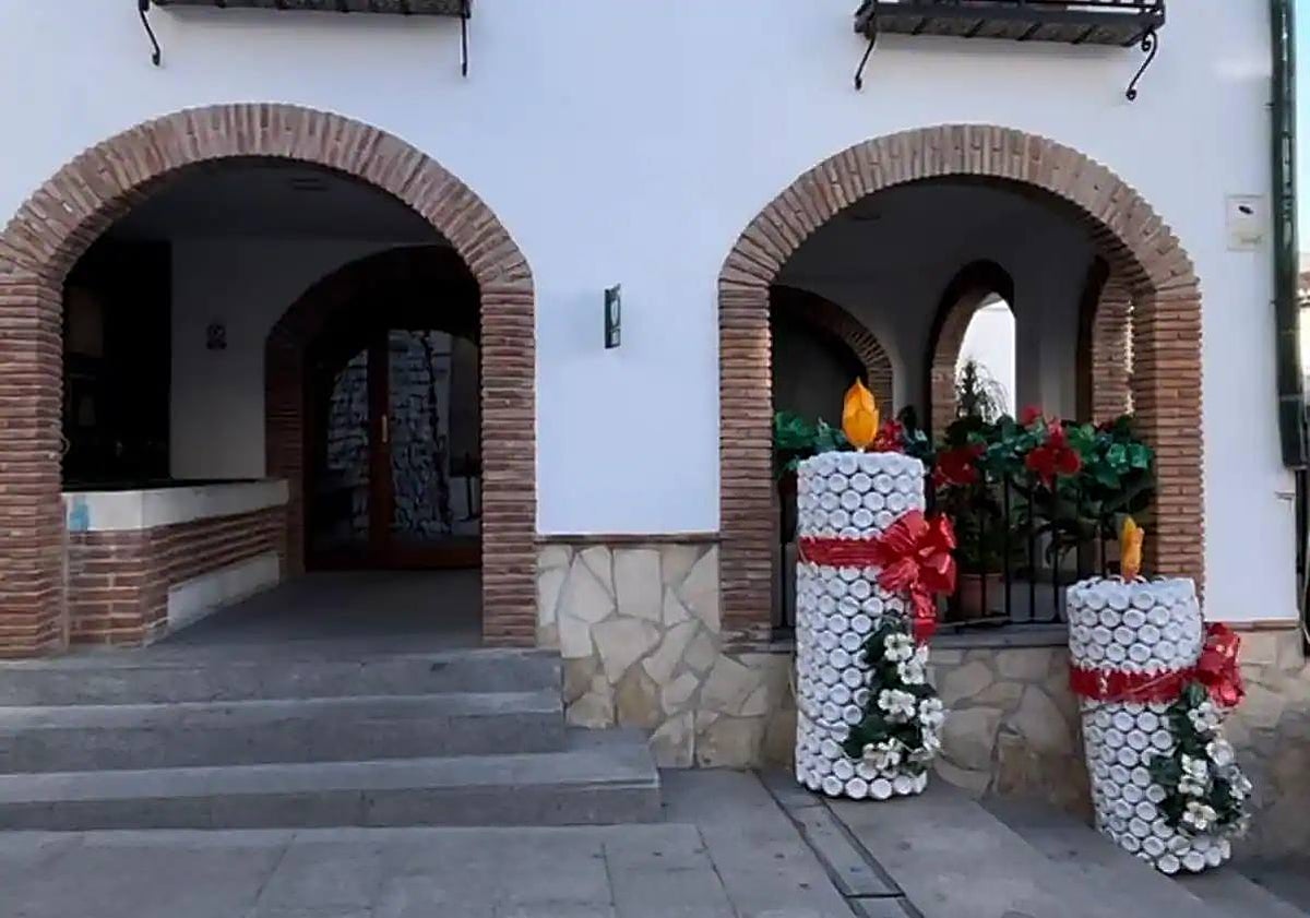 Imagen principal - In pictures: The Malaga village that recycles Christmas