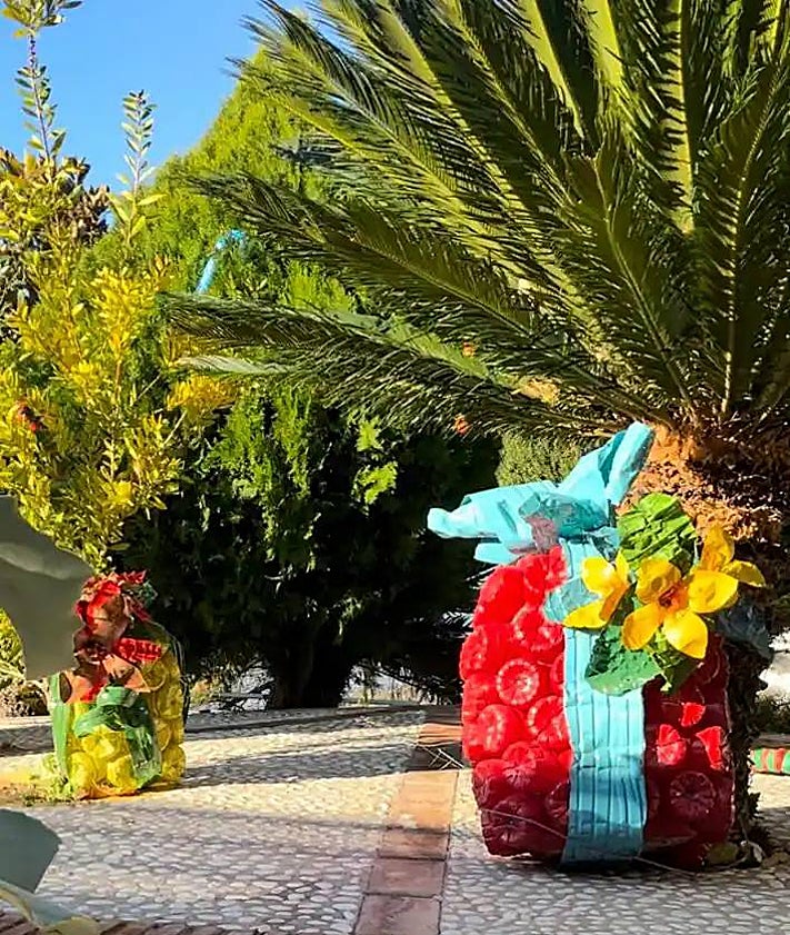 Imagen secundaria 2 - In pictures: The Malaga village that recycles Christmas
