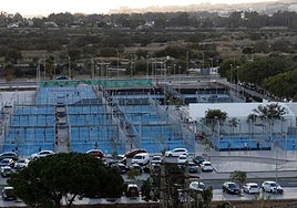 The existing tennis and padel centre on Calle Marilyn Monroe.