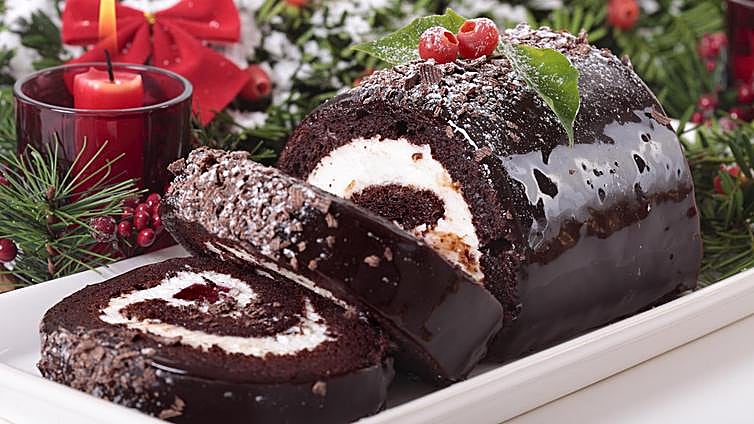 Benalmádena offers a slice of 'largest Christmas log in Andalucía' to raise funds for local charities