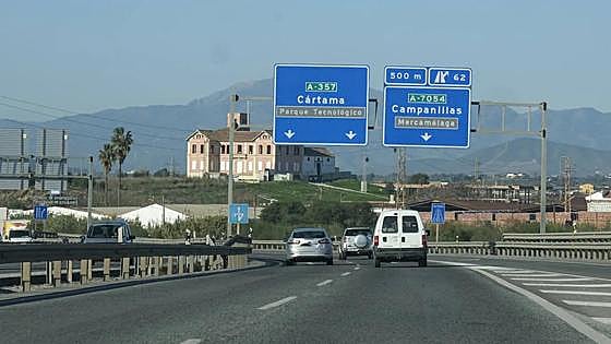 Crash involving two cars in Malaga province on Christmas Eve leaves five people injured