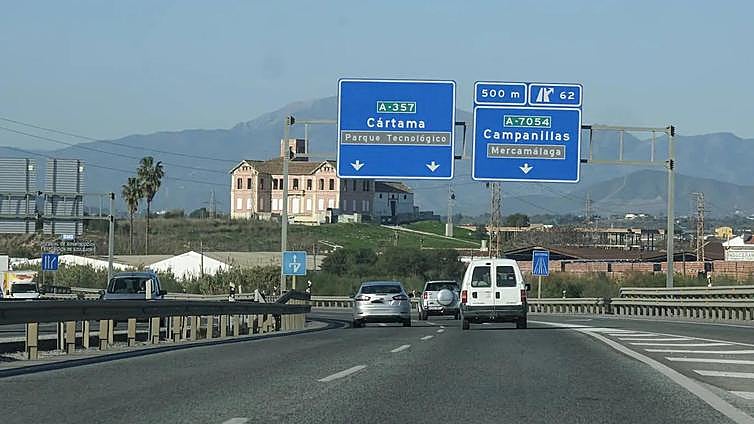 Crash involving two cars in Malaga province on Christmas Eve leaves five people injured