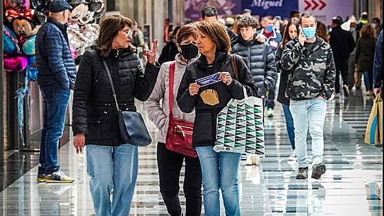Ministry of Health recommends the use of face masks following uptick of flu and Covid infections in Spain