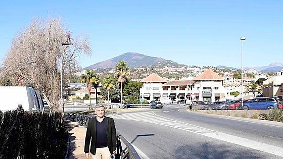 New solar street lighting installed on key section of Ronda road in San Pedro