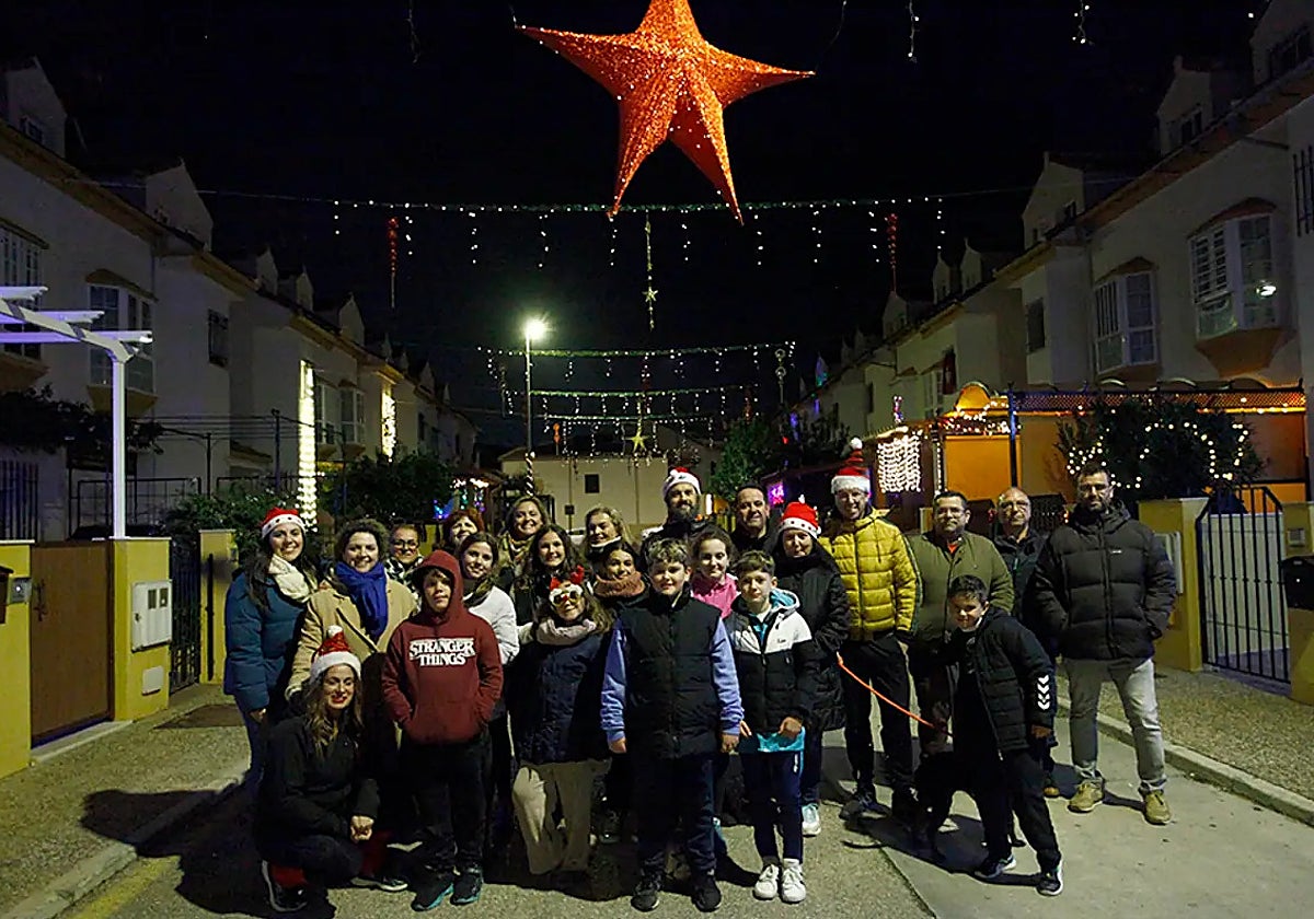 Residents in the middle of the street they have decorated themselves this Christmas.